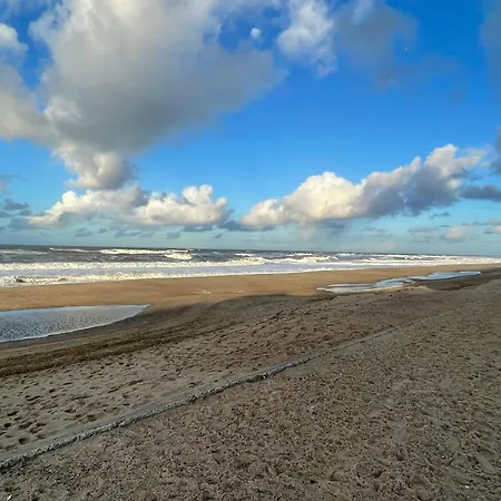 Cozy Beach House Stay Vakantiehuis