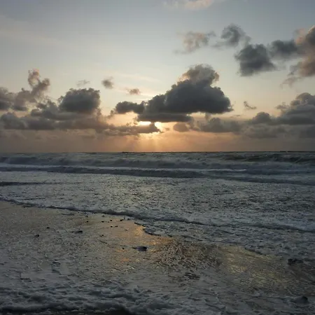 Cozy Beach House Stay Vakantiehuis *